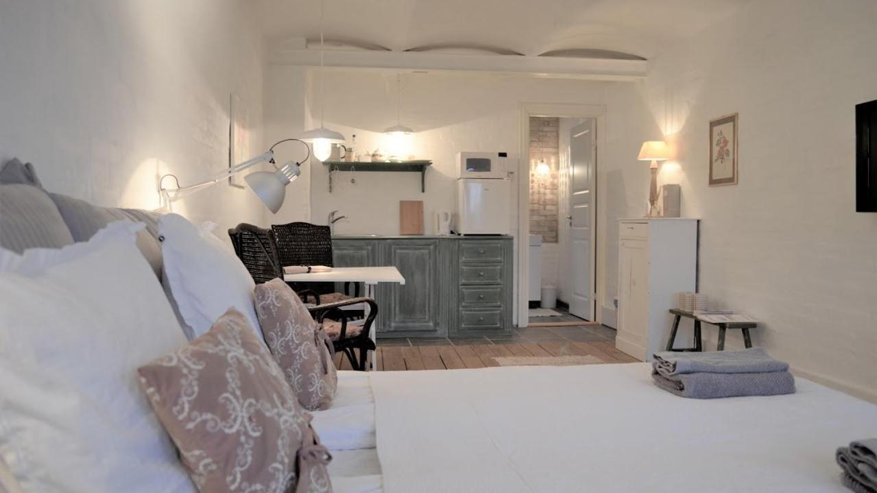 Store Ejlstrup Bed & Breakfast Odense Exterior photo