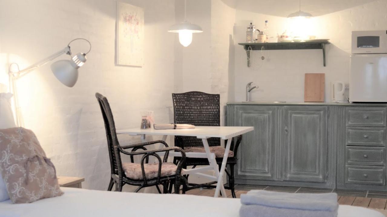 Store Ejlstrup Bed & Breakfast Odense Exterior photo