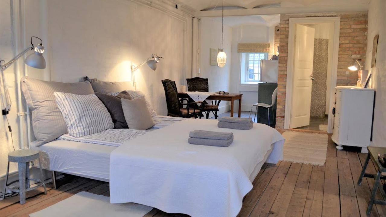 Store Ejlstrup Bed & Breakfast Odense Exterior photo
